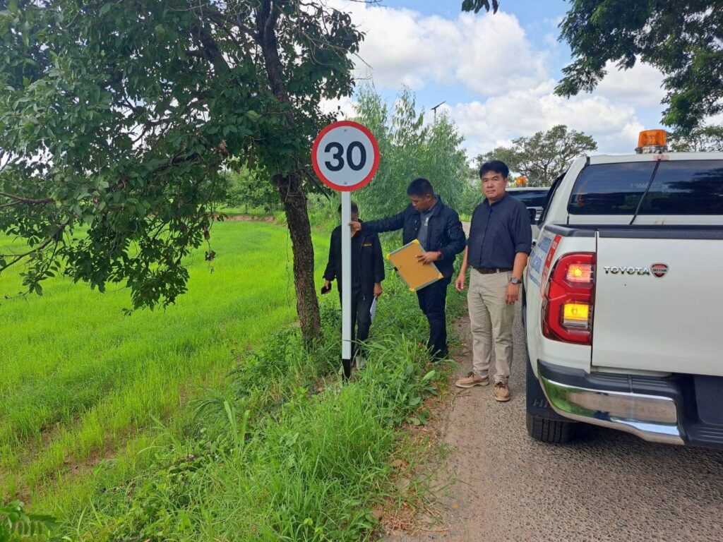 อบจ.อุบลฯ ลงพื้นที่ตรวจรับงานติดตั้งไฟฟ้าแสงสว่างนวัตกรรม ยกระดับความปลอดภัยบนเส้นทางคมนาคม