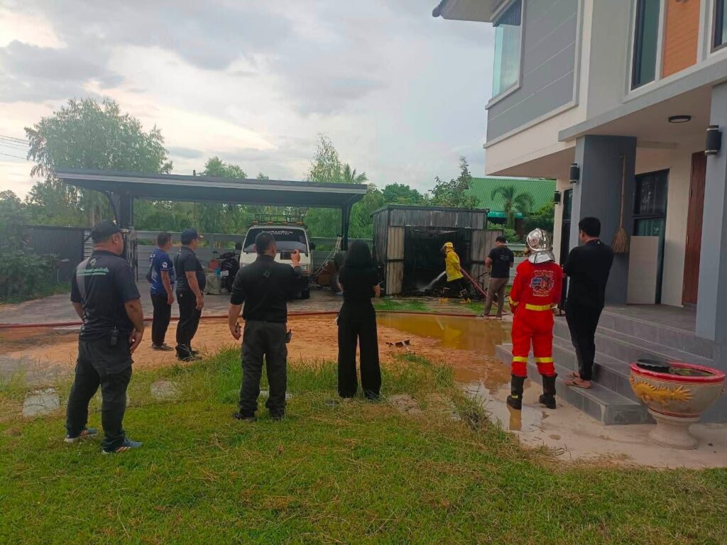 ร่วมออกเหตุดับไฟไหม้ บ้านเรือนประชาชน ที่บ้านหนองหว้า ต.ขามใหญ่