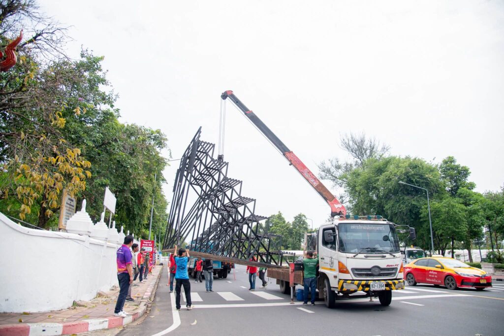 อบจ.อุบลฯ จับมือเทศบาลนครอุบลฯ จัดเต็ม! ติดตั้งอัฒจันทร์ฟรี 5,000 ที่นั่ง รองรับนักท่องเที่ยวชมขบวนแห่เทียนพรรษา 2569