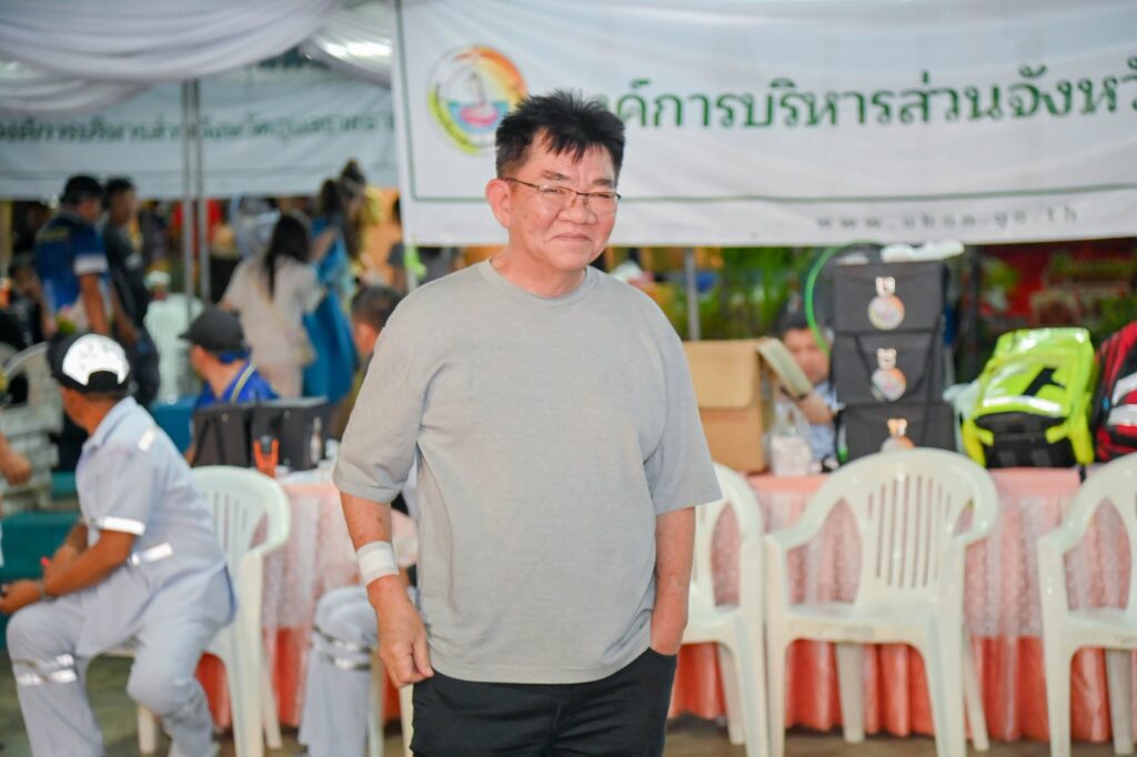 รองนายกฯ อบจ.อุบลฯ ให้กำลังใจเจ้าหน้าที่โรงพยาบาลสนาม