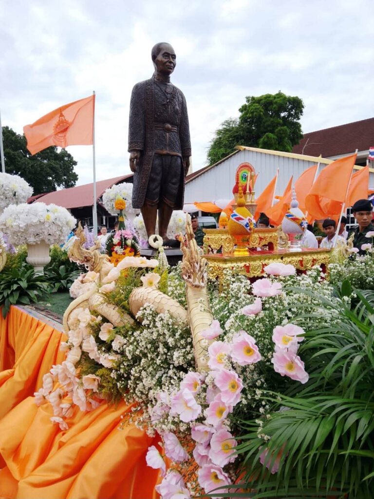 อบจ.อุบลฯ ร่วมพิธีรับพระบรมรูปหล่อเหมือน พระบาทสมเด็จพระจอมเกล้าเจ้าอยู่หัว ณ วัดสุปัฏนาราม วรวิหาร